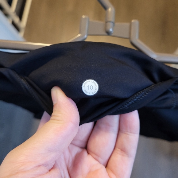 Lululemon Fast and Free 10 inch Shorts - BLACK - Picture 3 of 3